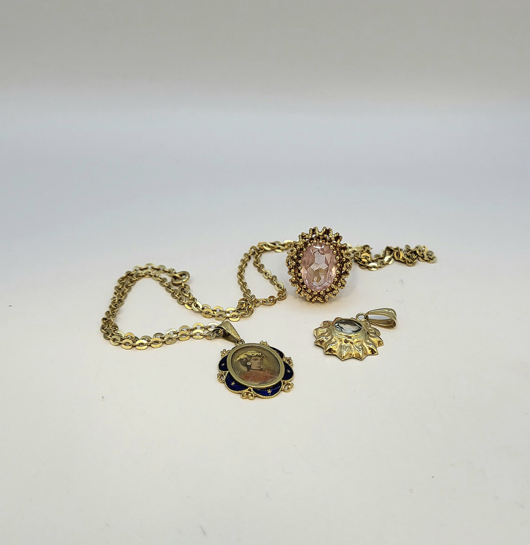 Collana due ciondoli e anello oro pietre 