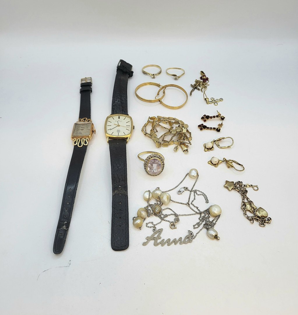 Vari oggetti oro perle pietre 