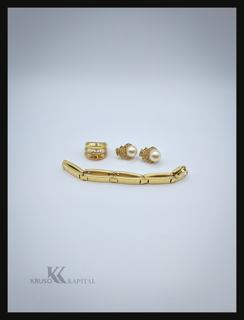 Un paio orecchini e anello bracciale oro pietre