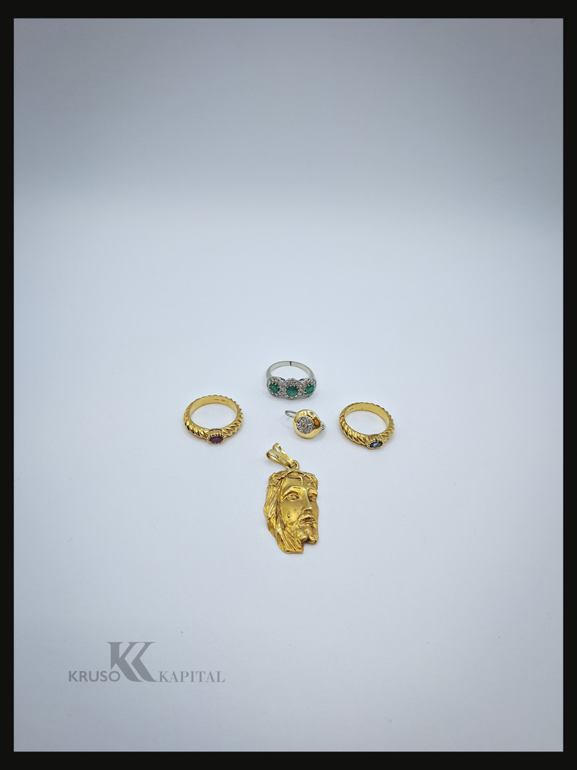 Vari oggetti oro pietre diamantini 