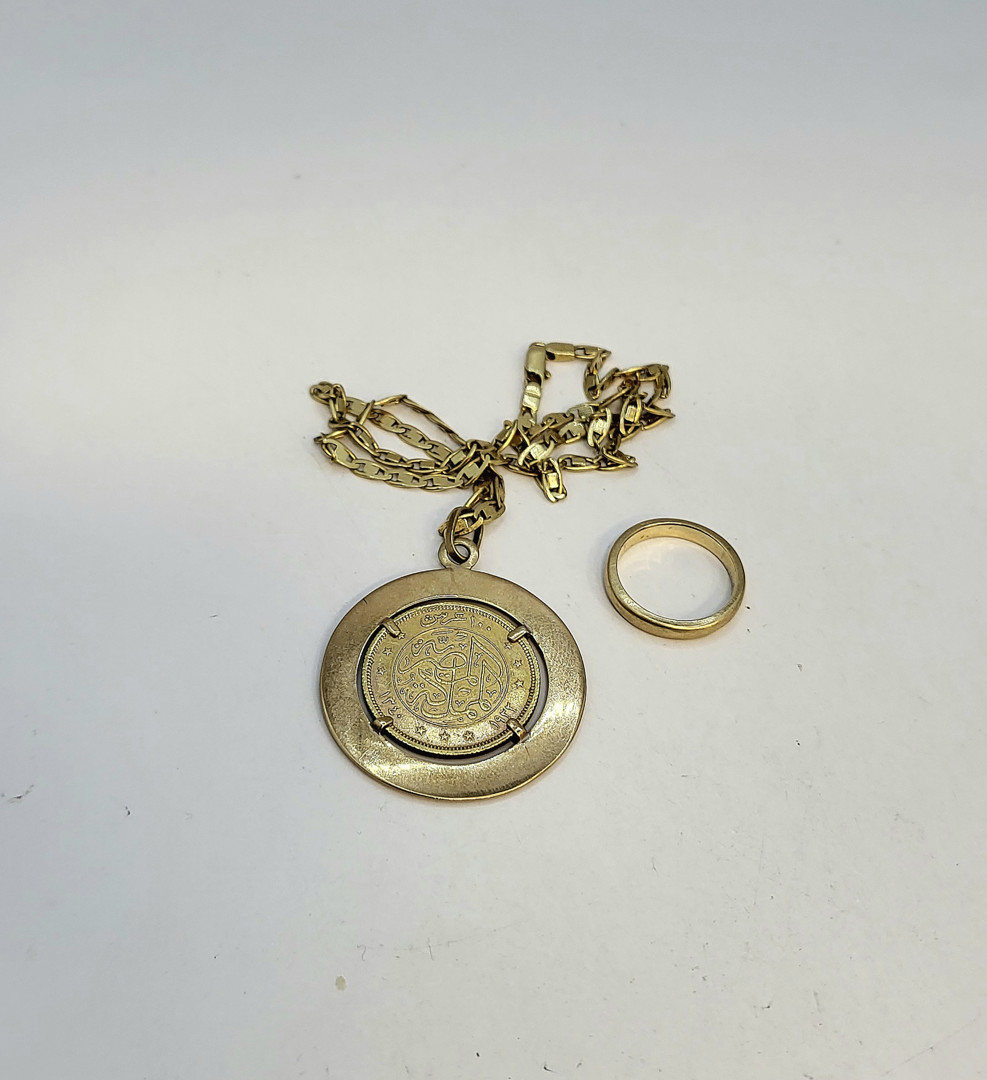Anello collana e ciondolo oro
