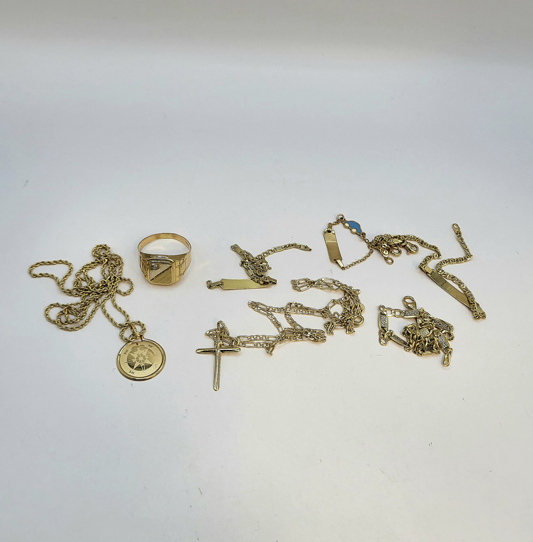 Vari oggetti in oro pietra 