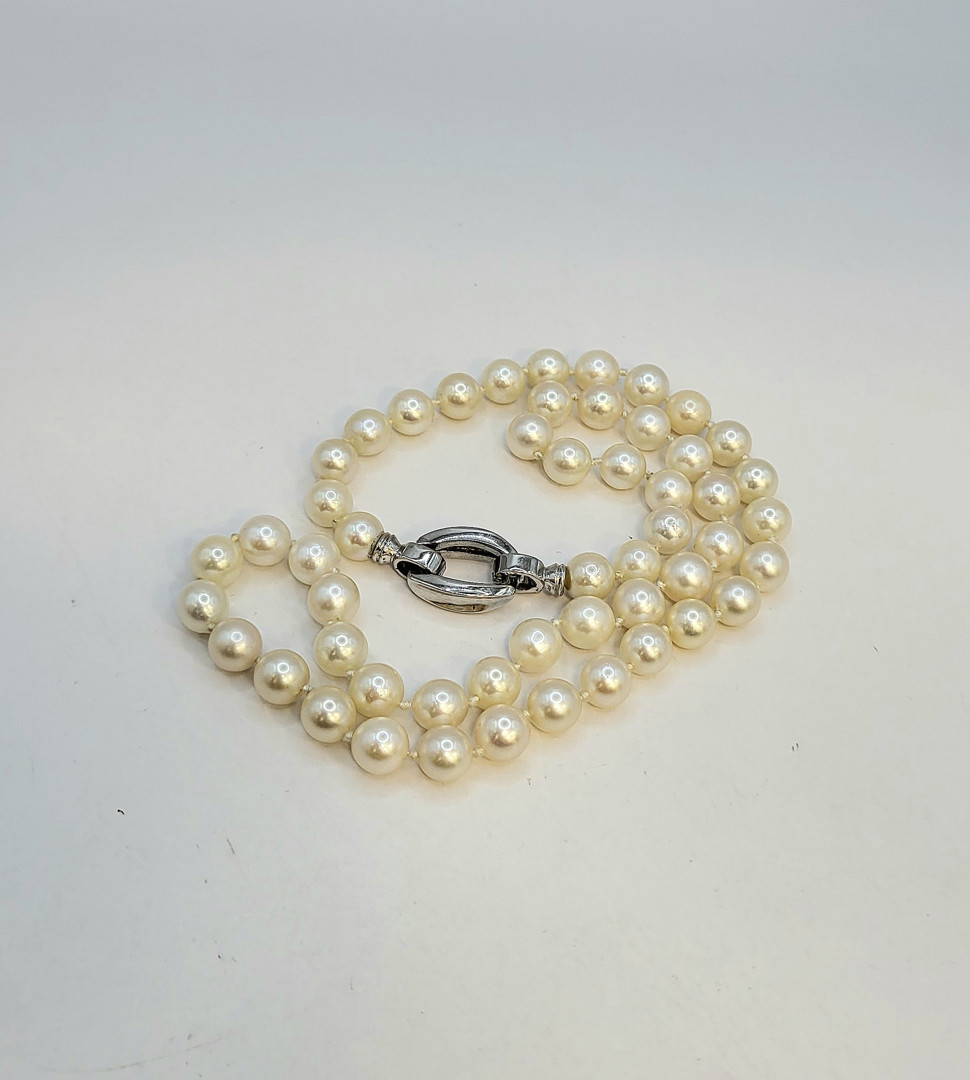 Collana di perle con chiusura in oro