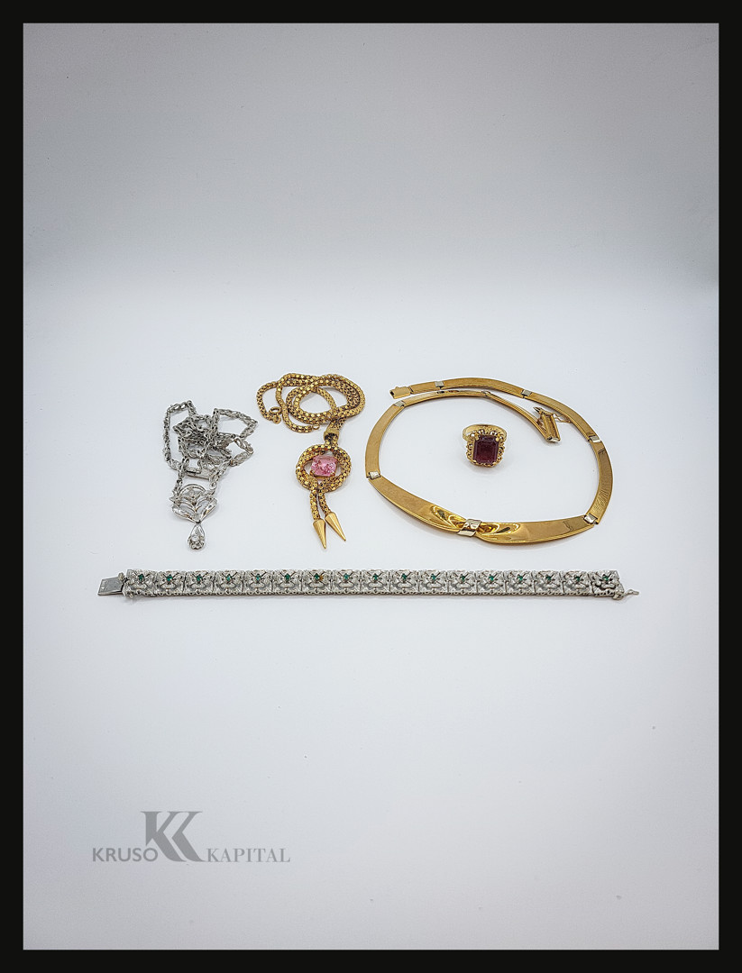Tre collane bracciale anello oro pietre