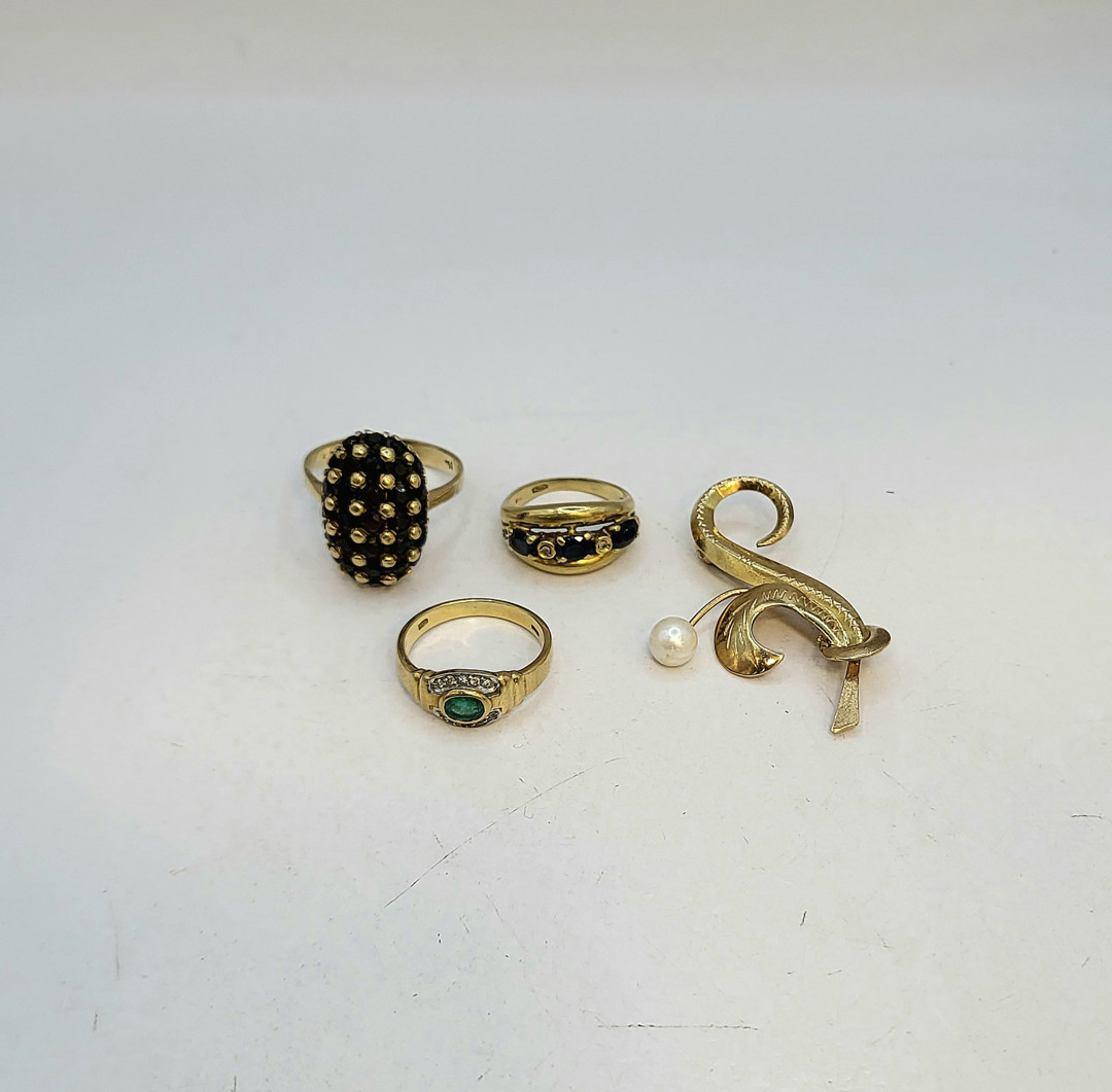 Vari oggetti oro pietre perla