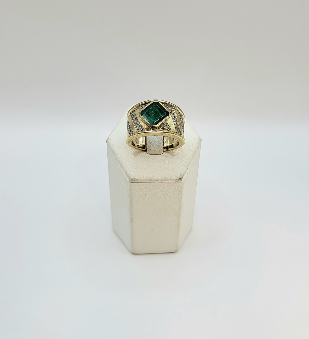 Anello oro pietra diamantini