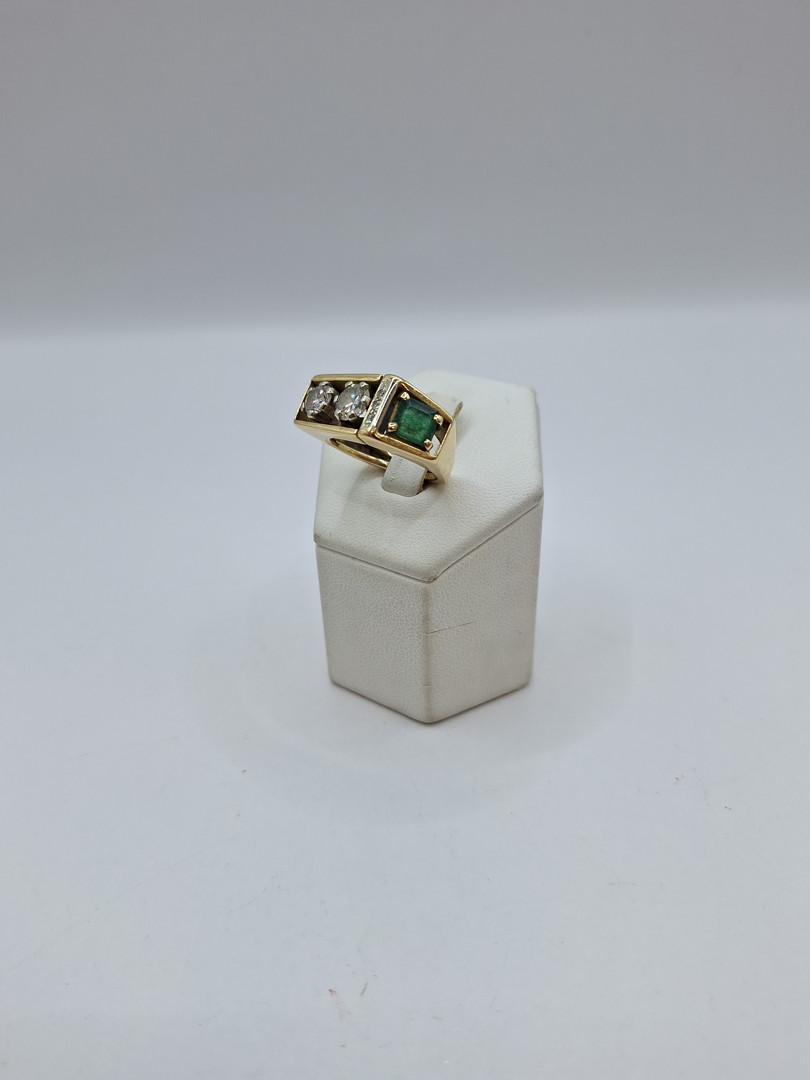 Anello oro pietra diamanti