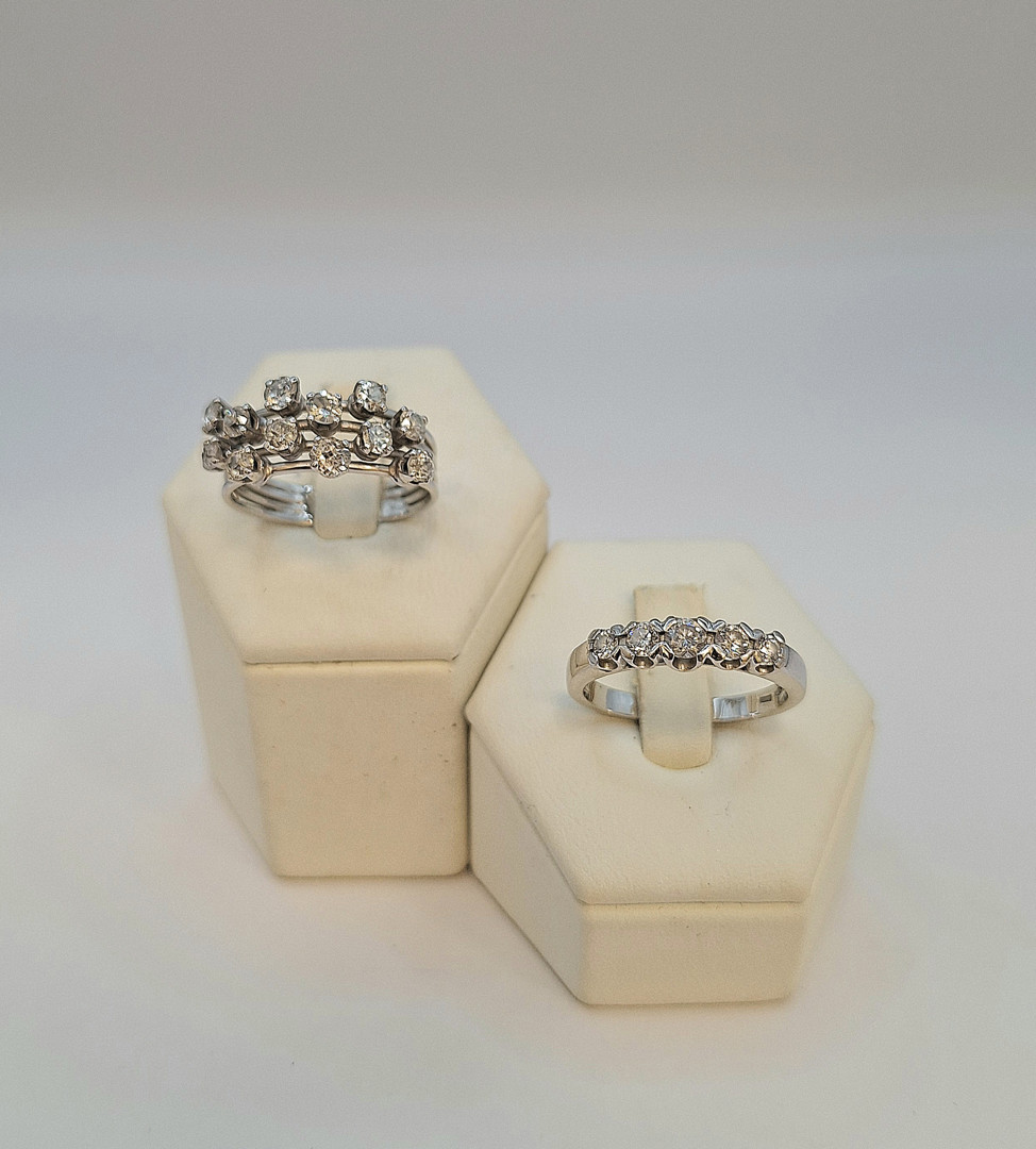 Due anelli oro diamantini