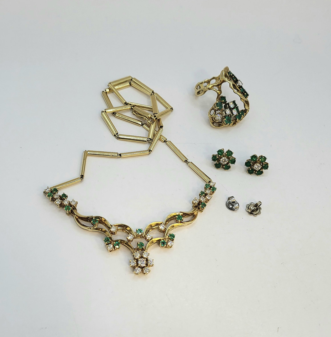 Vari oggetti oro pietre diamantini