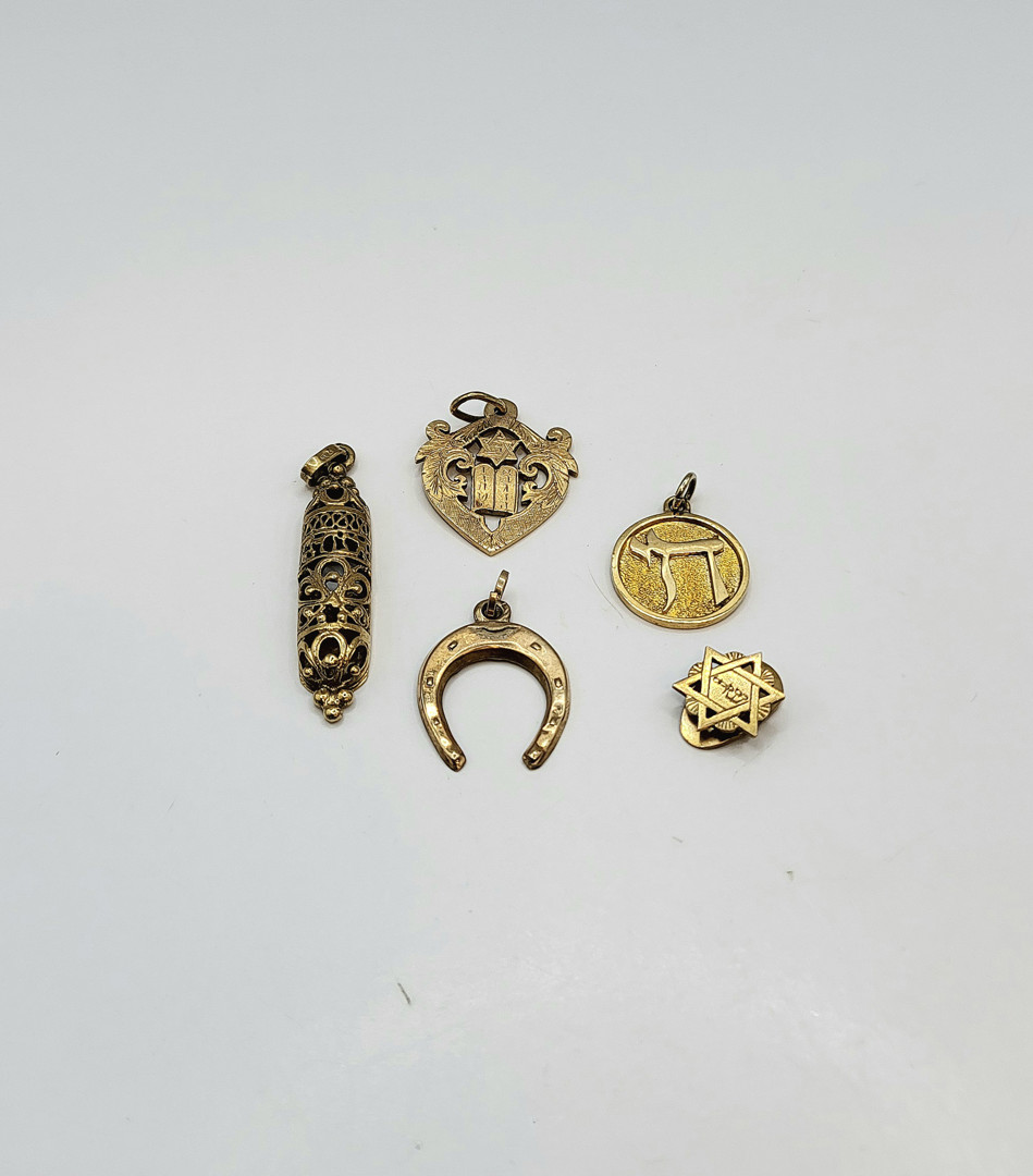 Vari oggetti oro