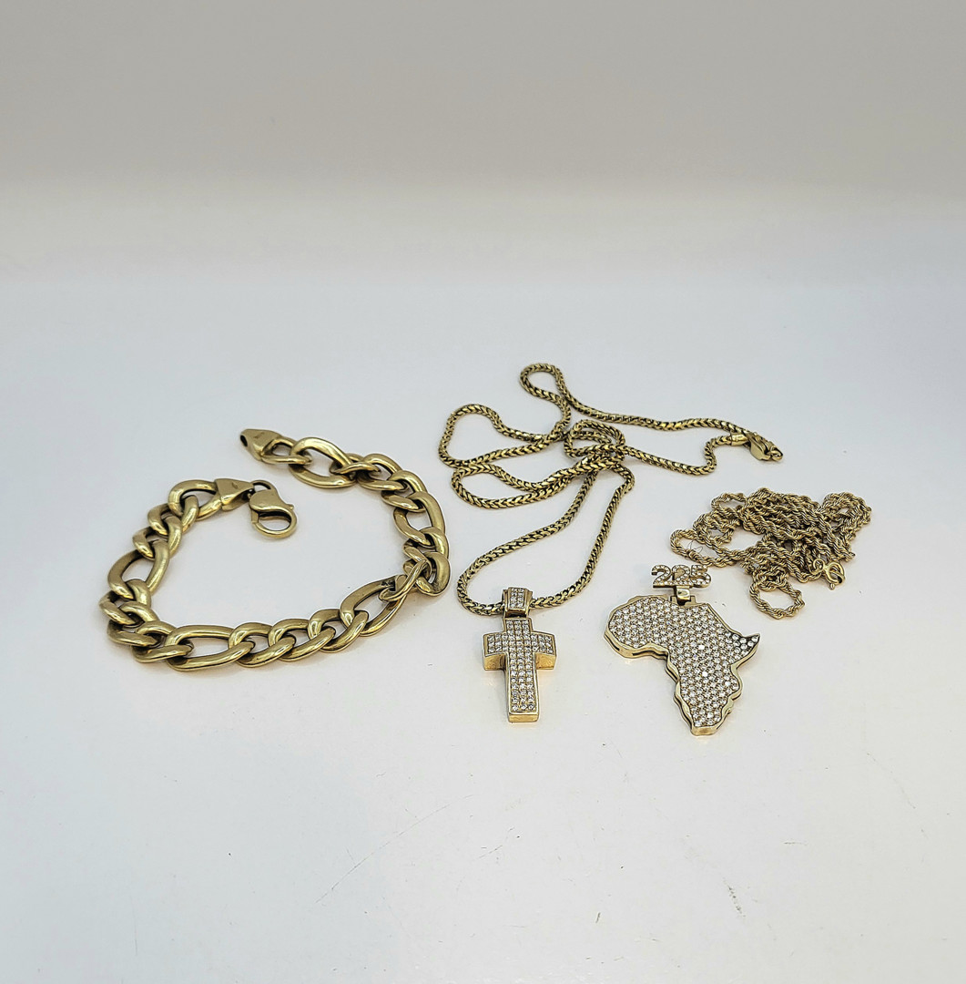 Vari oggetti oro pietre diamantini