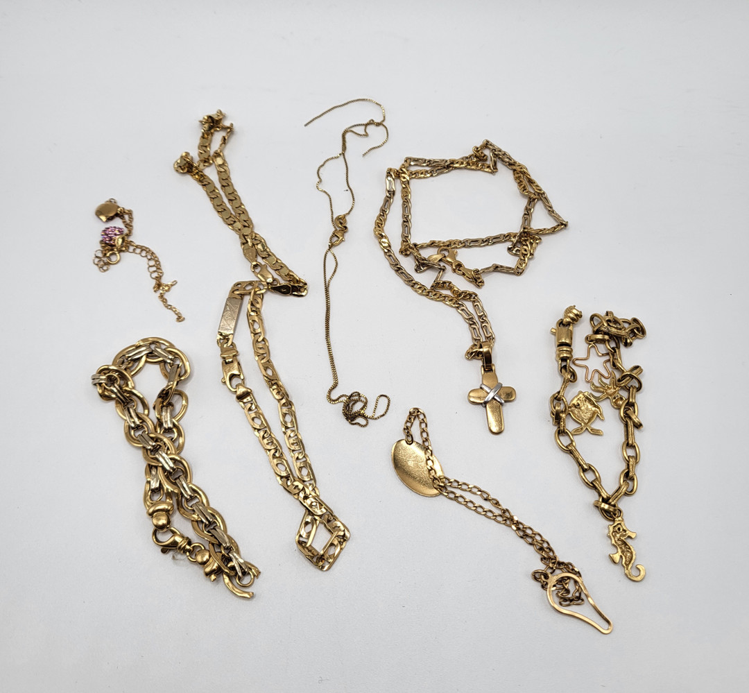 Vari oggetti in oro pietre 