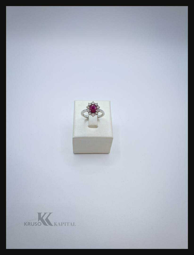 Anello oro pietra diamanti