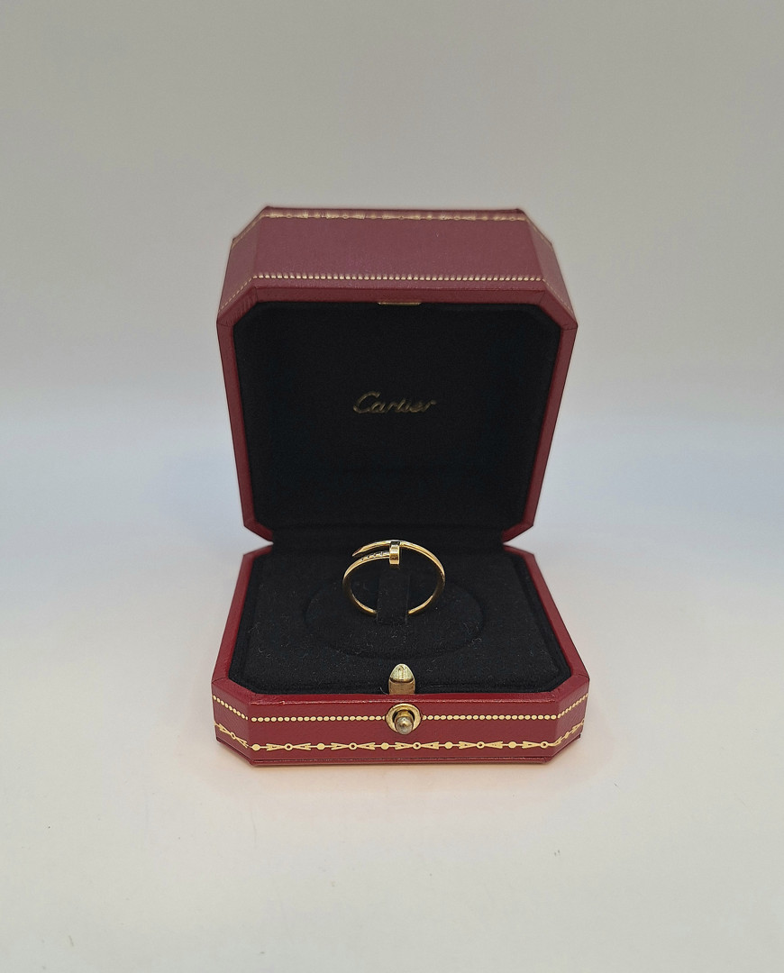 Anello a firma Cartier oro