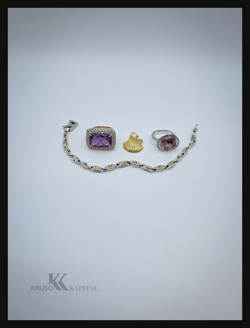 Due anelli bracciale e ciondolo oro pietre diamanti