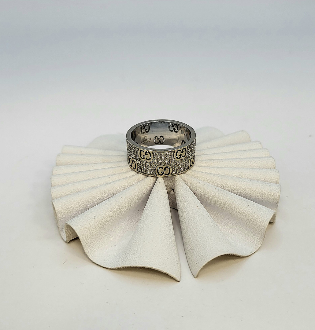 Anello oro diamantini a firma Gucci