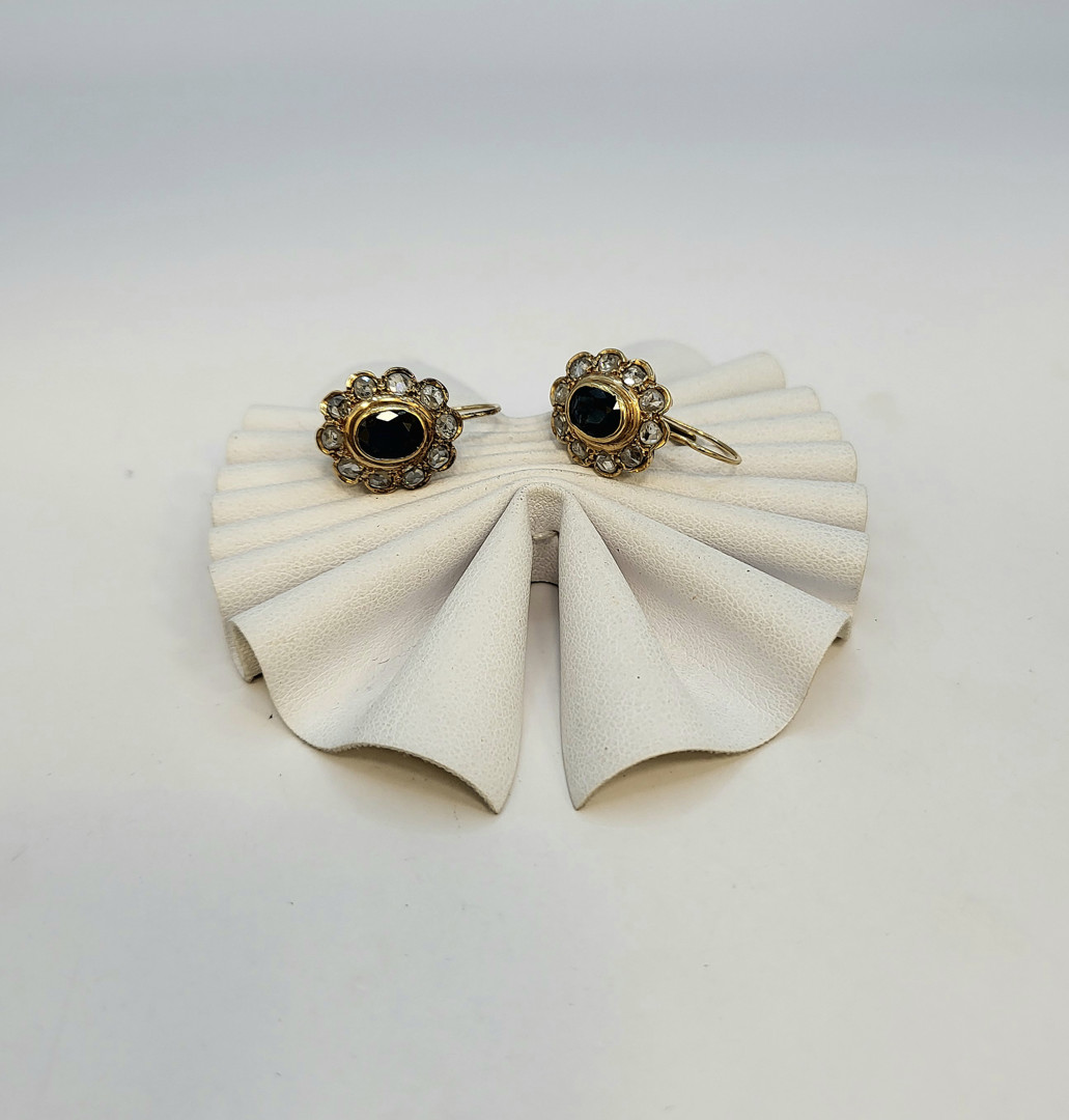 Paio orecchini oro diamanti pietre