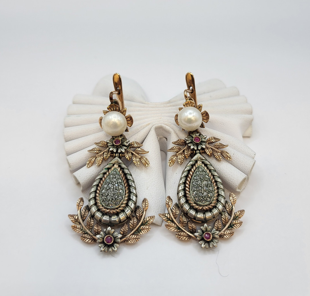 Paio orecchini oro argento pietre diamantini perle 