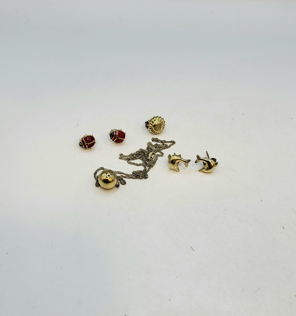 Vari oggetti oro smalto 