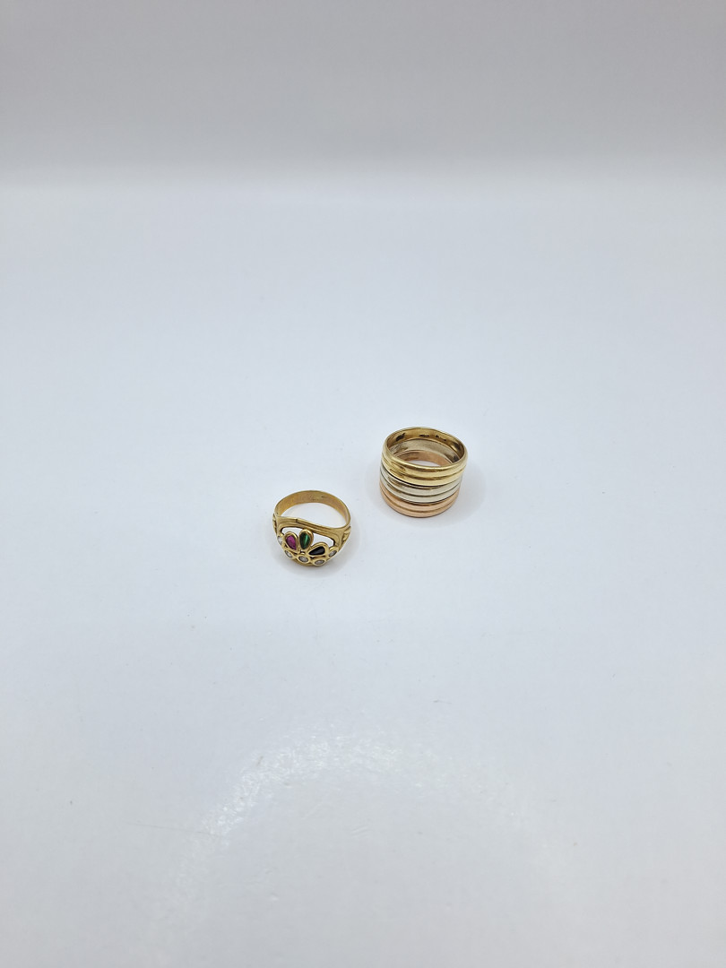 Due anelli in oro pietre 