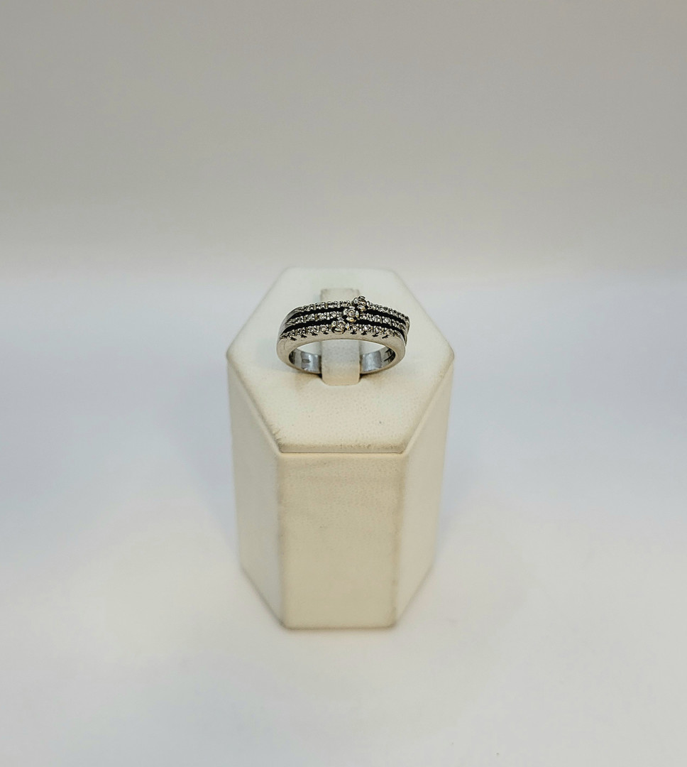 Anello oro con diamanti