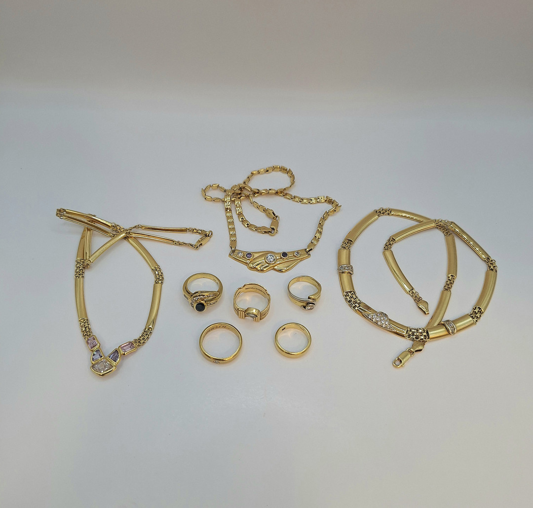 Vari oggetti oro pietre diamantini
