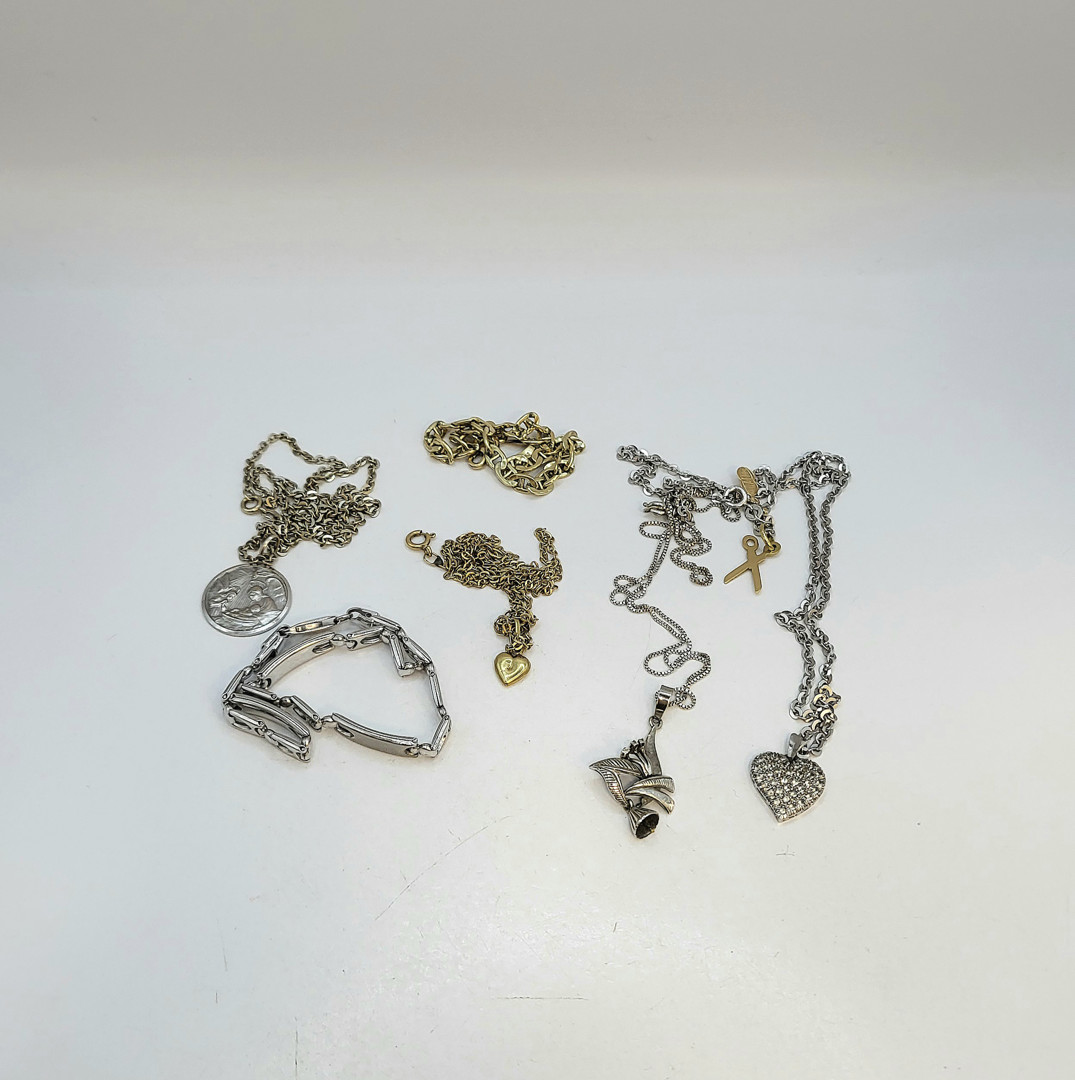 Vari oggetti oro pietre