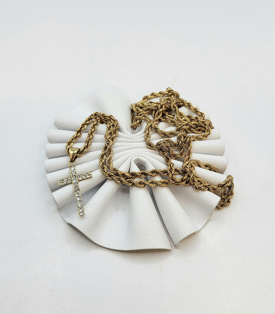 Collana e croce oro pietre