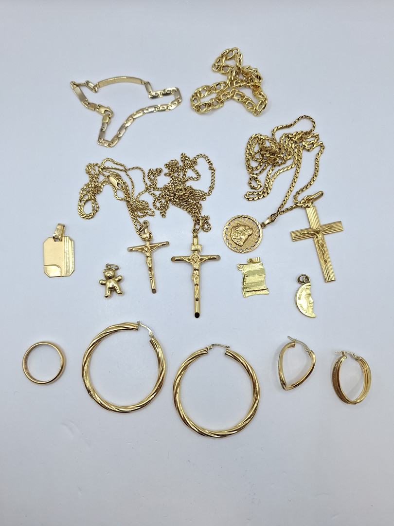 Vari oggetti in oro 