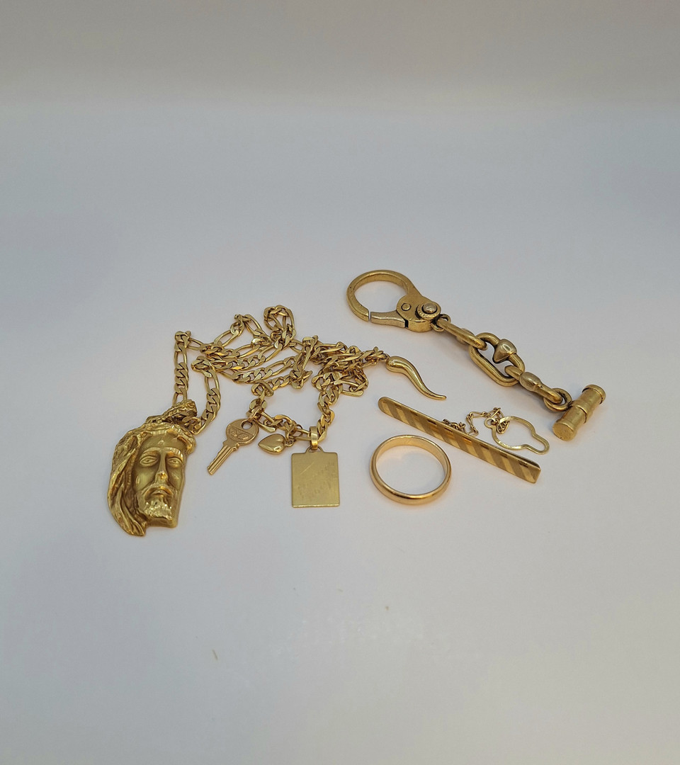Vari oggetti in oro 