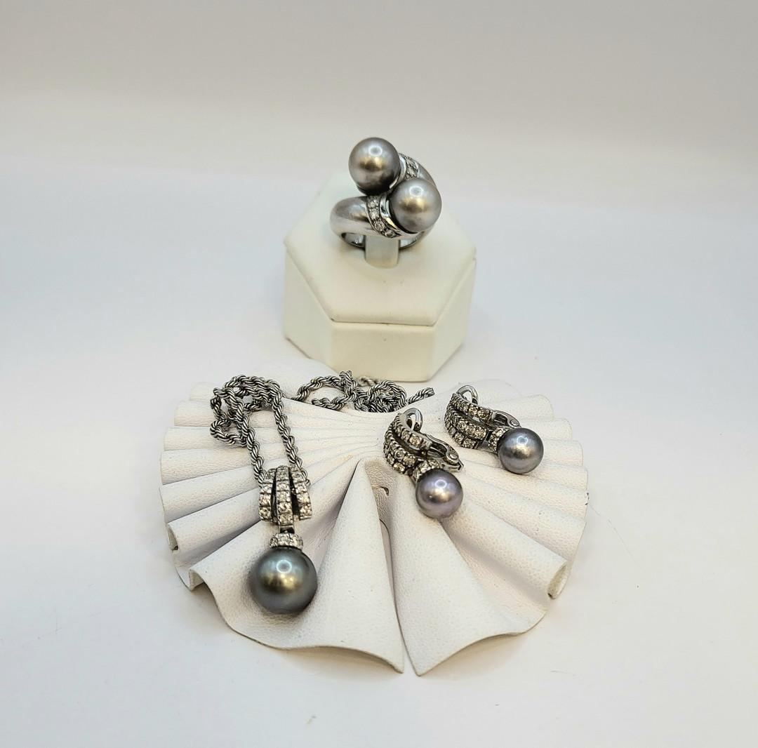 Anello paio orecchini collana e ciondolo oro perle diamantini