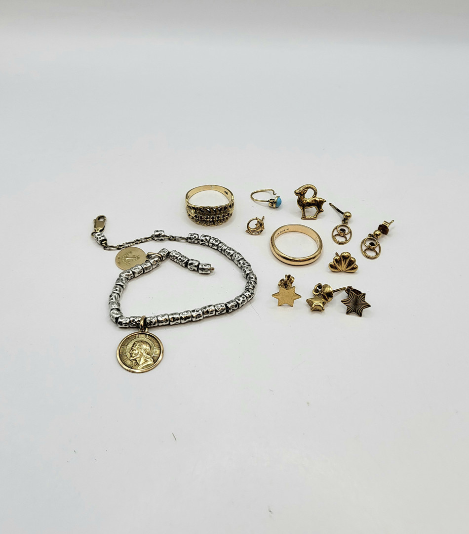 Vari oggetti oro pietre argento