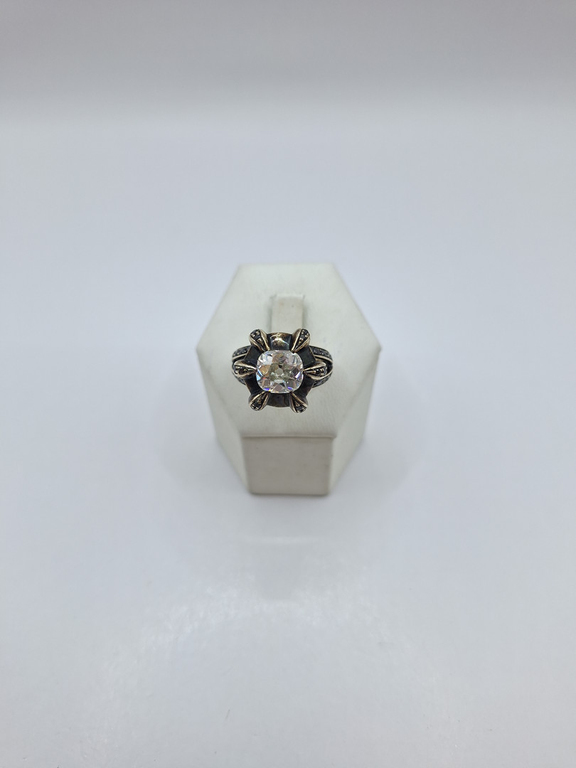 Anello in oro diamanti neri e diamante