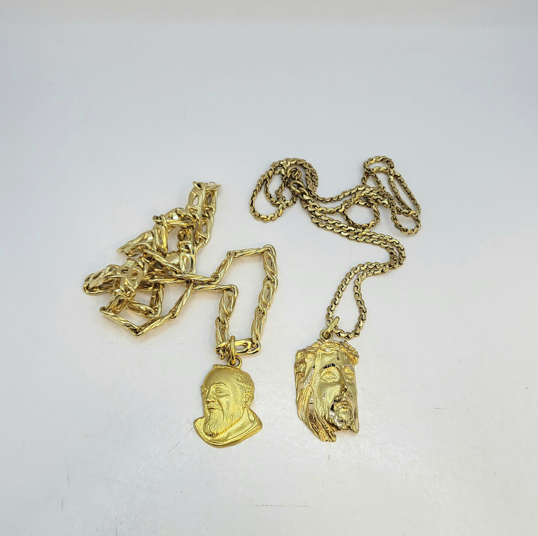 Due catene e due ciondoli oro