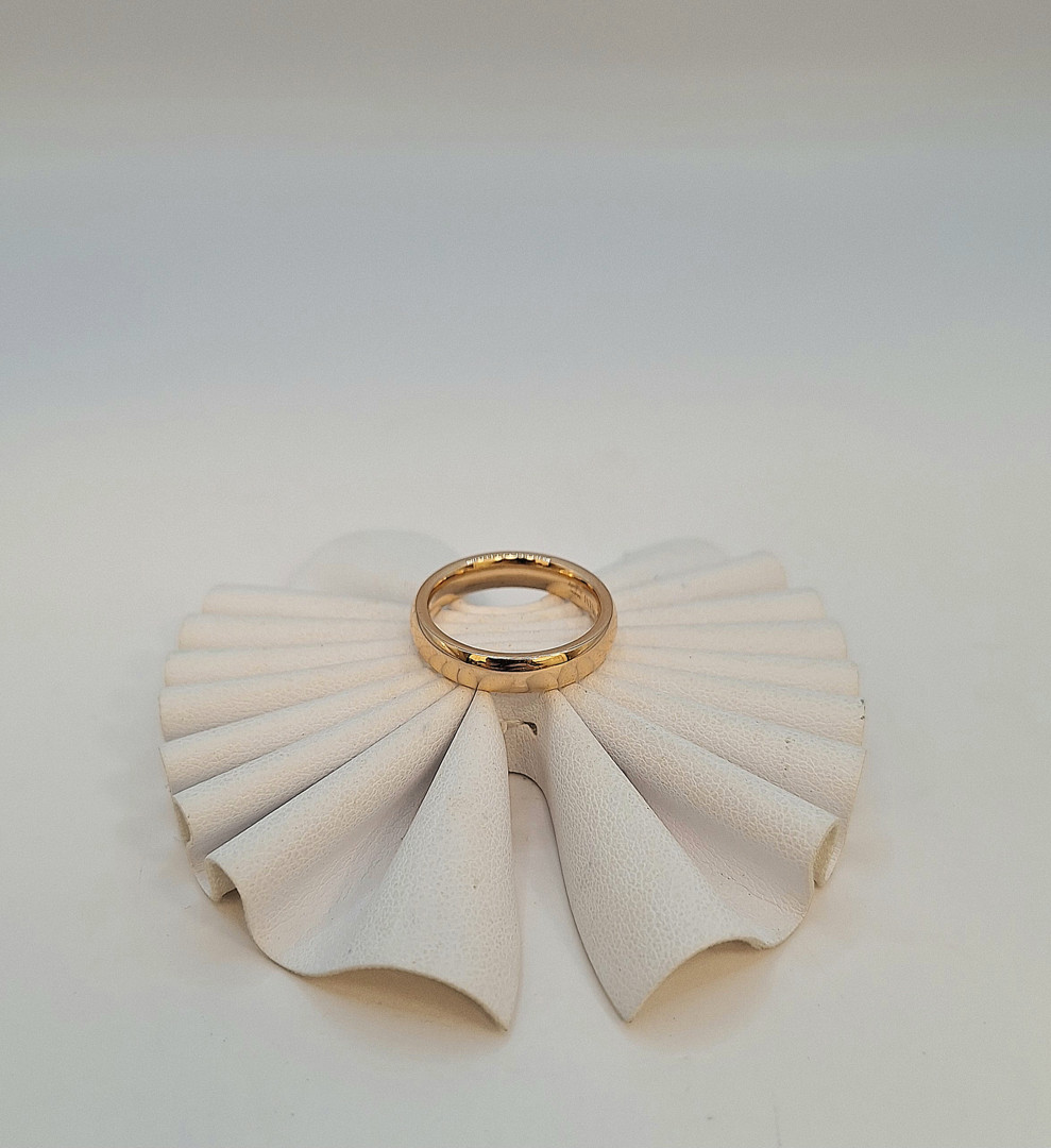 Anello a firma Damiani oro diamantino