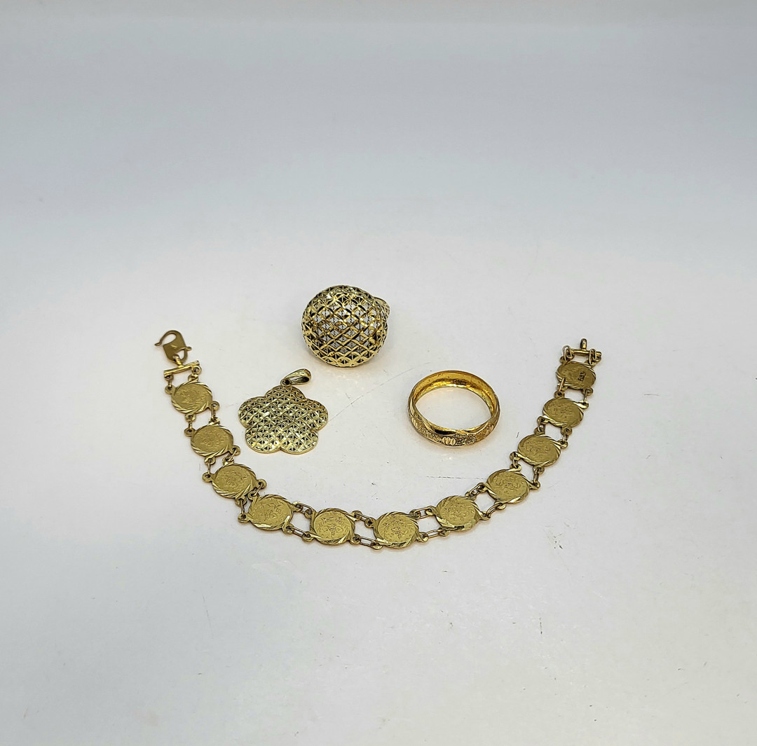Vari oggetti oro 
