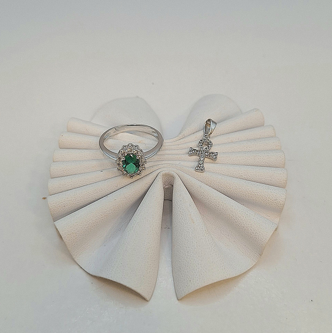 Anello e croce oro pietre 