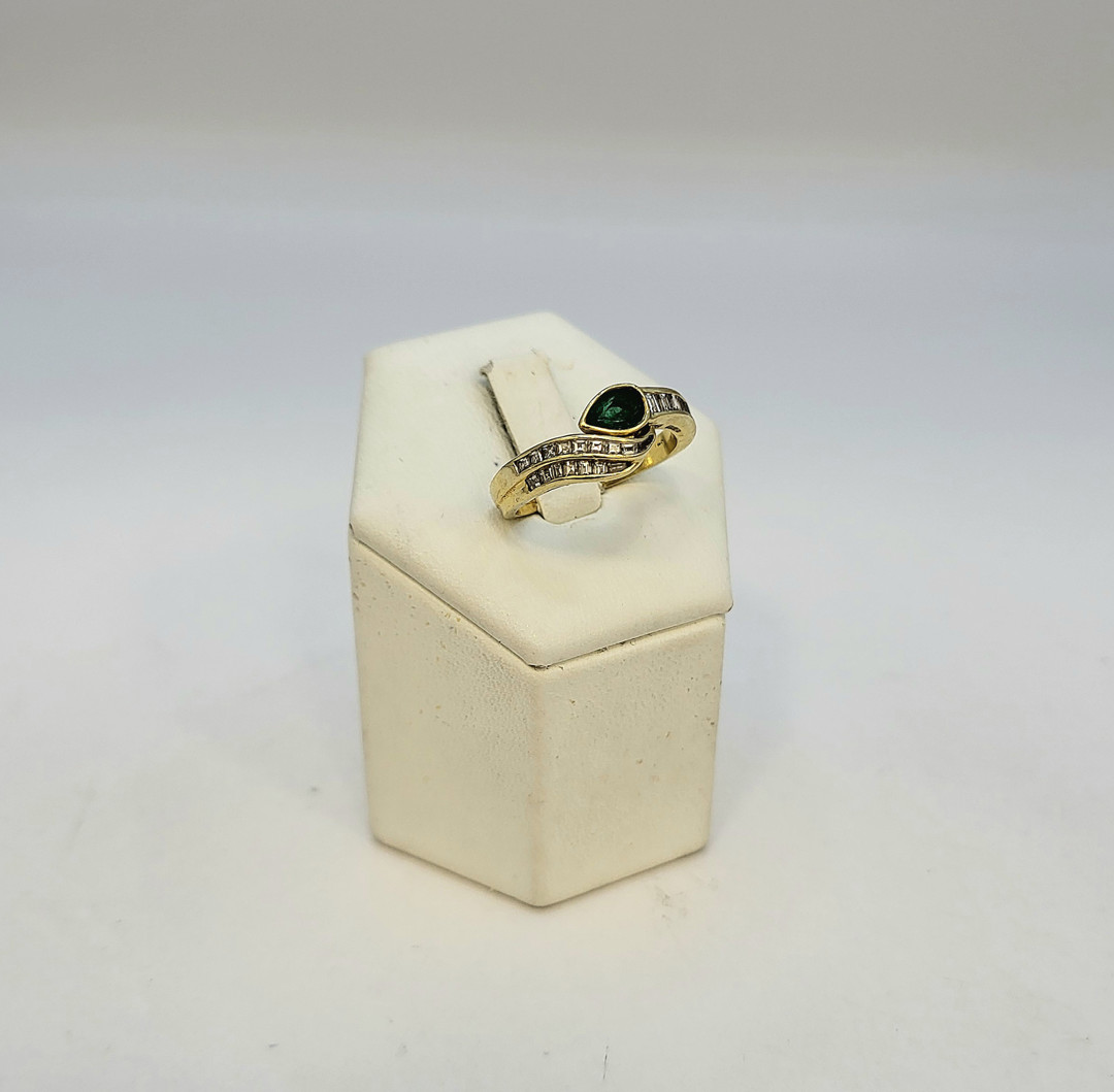Anello oro pietra diamantini