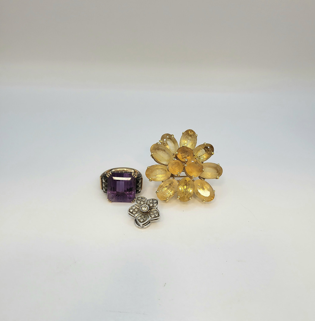 Due anelli orecchini oro pietre diamantini