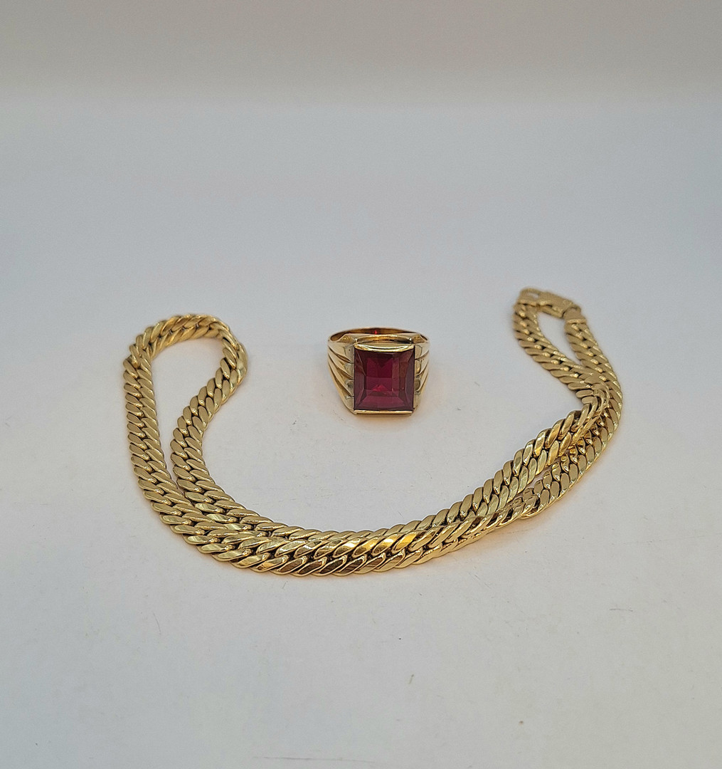 Collana e anello oro pietra