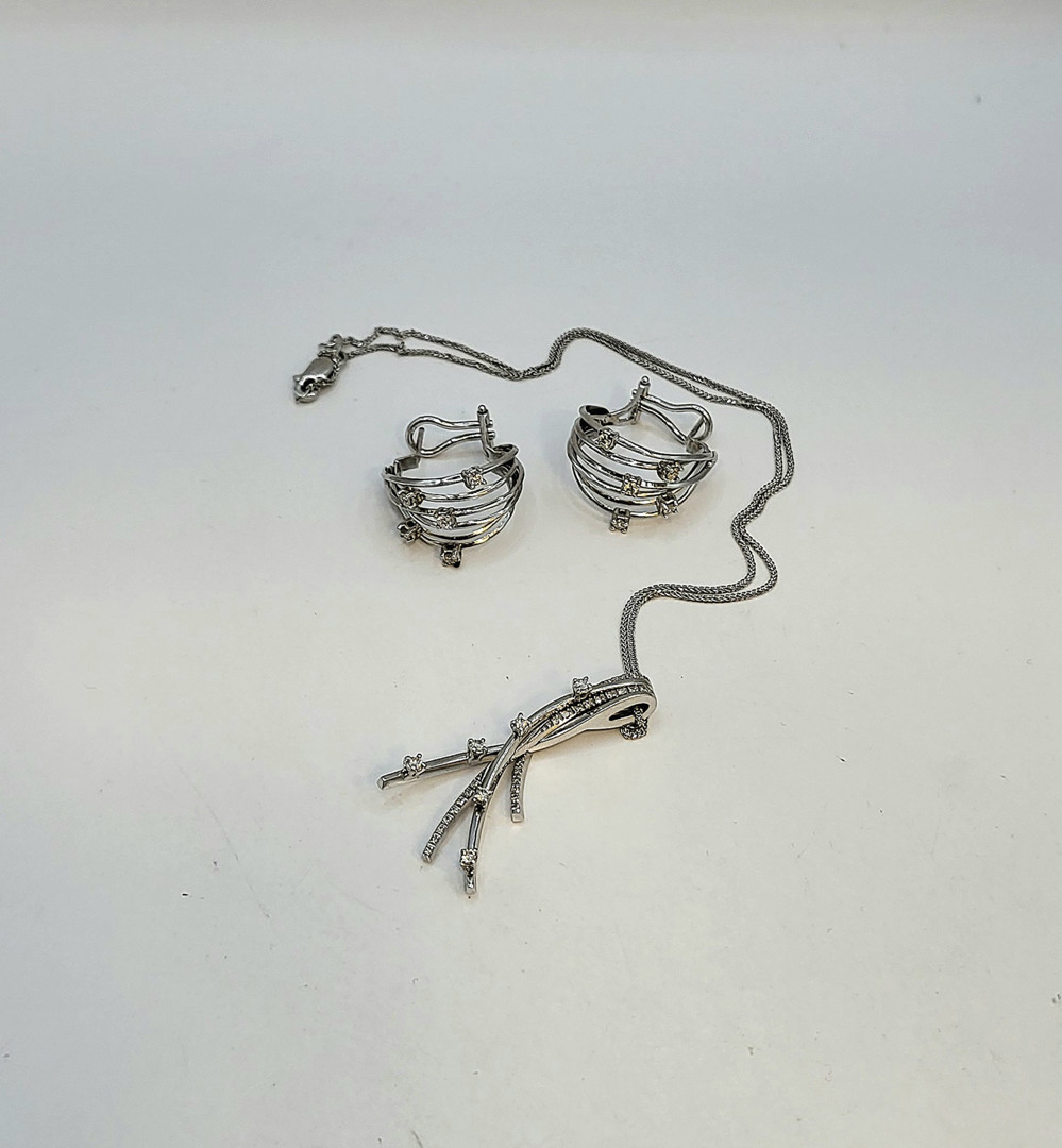 Vari oggetti oro diamantini