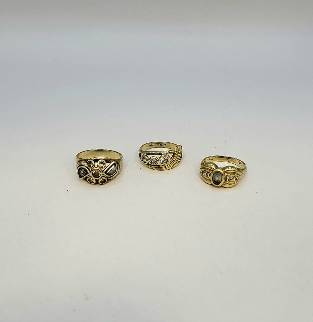 Tre anelli oro pietre