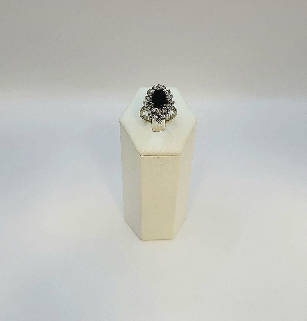 Anello oro pietra diamantini