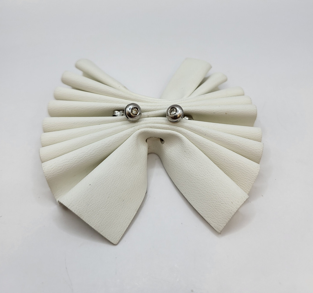 Paio orecchini oro diamantini