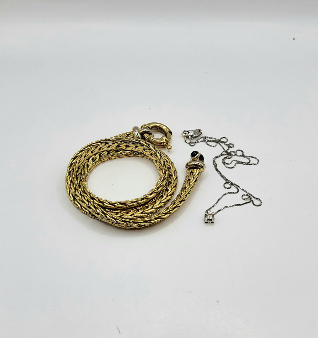 Vari oggetti oro diamante