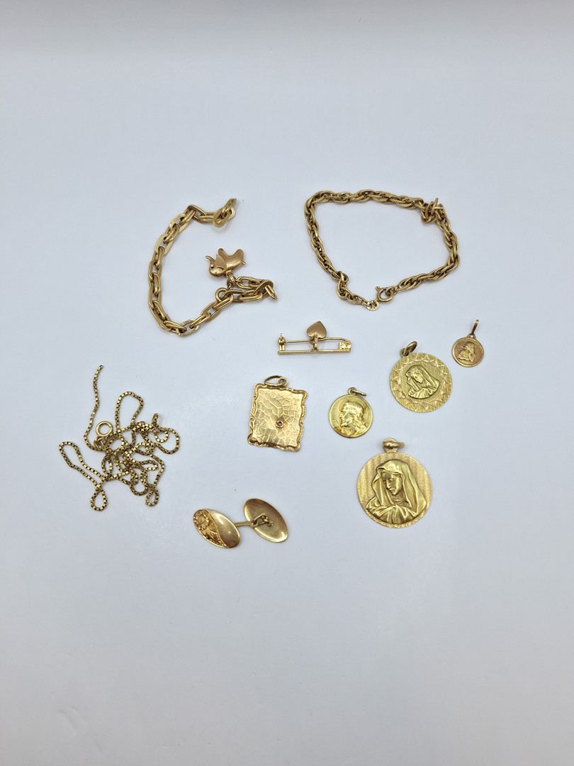 Vari oggetti in oro 