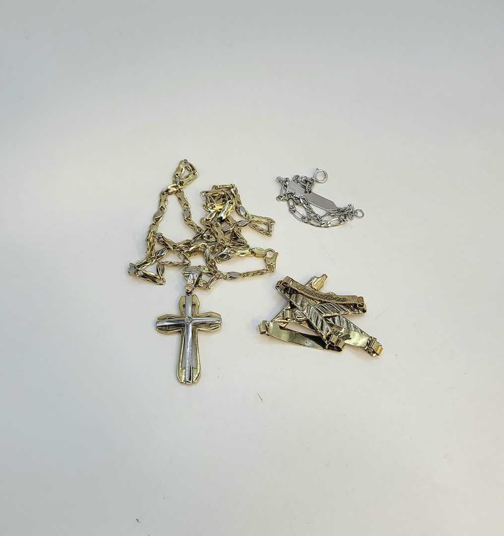 Vari oggetti oro diamantino