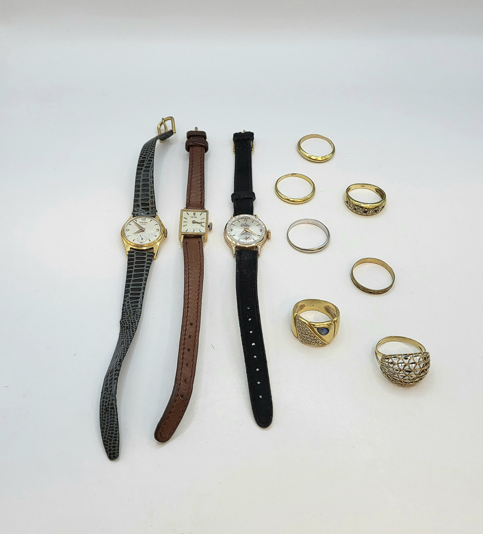 Vari oggetti oro diamanti pietre