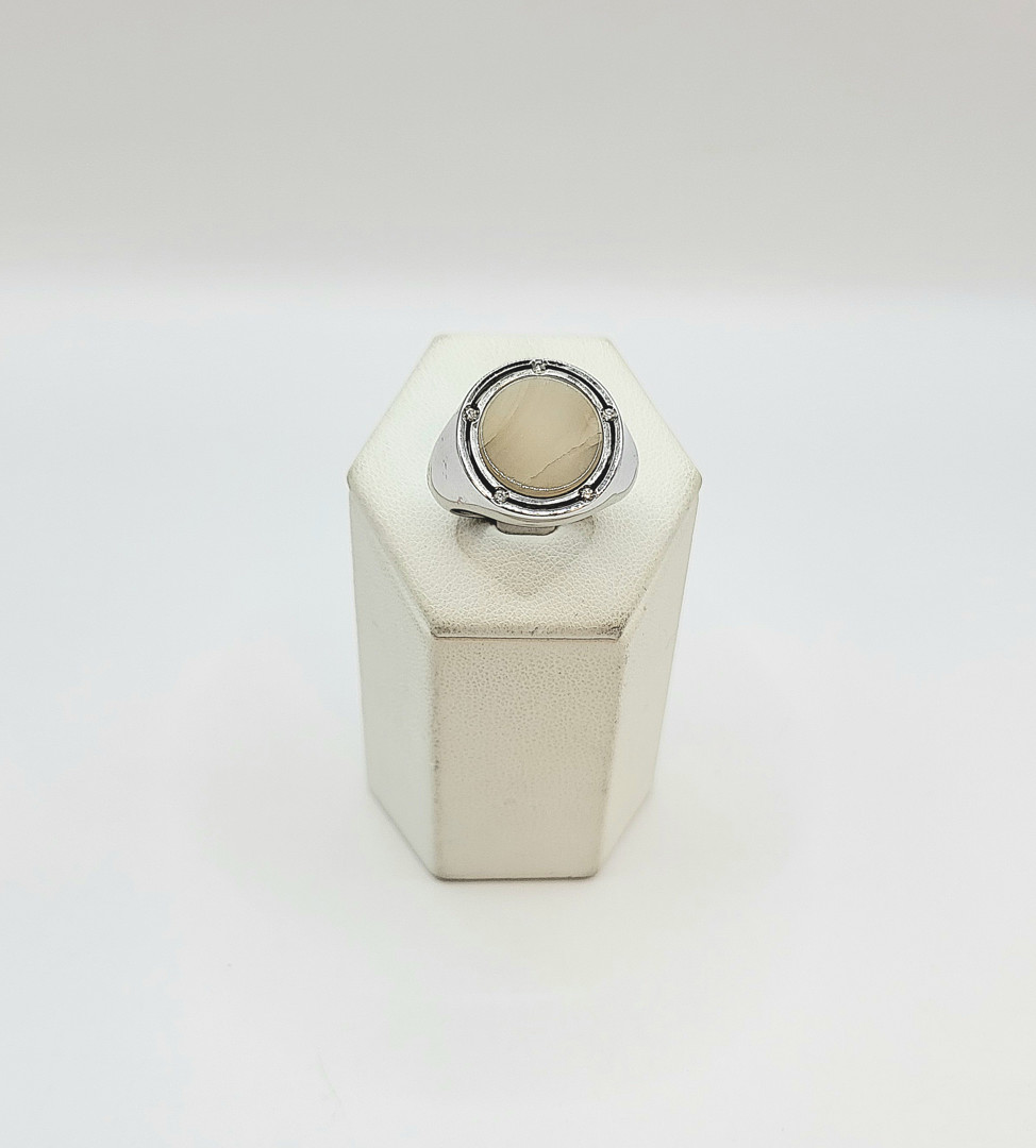 Anello a firma Damiani oro pietra diamantini