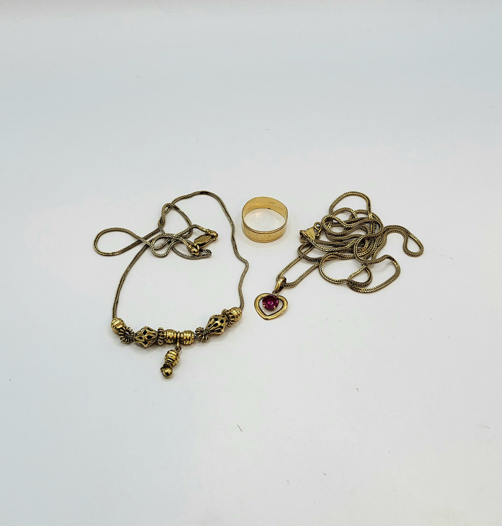 Due collane e anello oro pietra